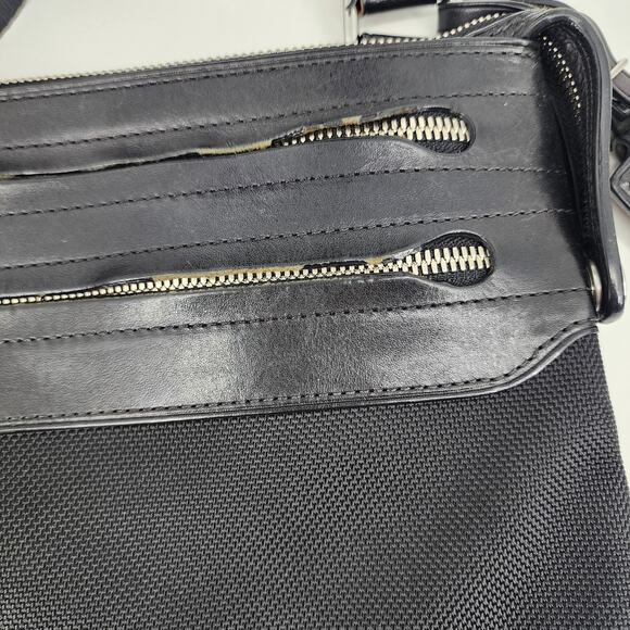 TUMI Women's Black Nylon & Leather Crossbody Strap Handbag Bag Size Large - Picture 3 of 8